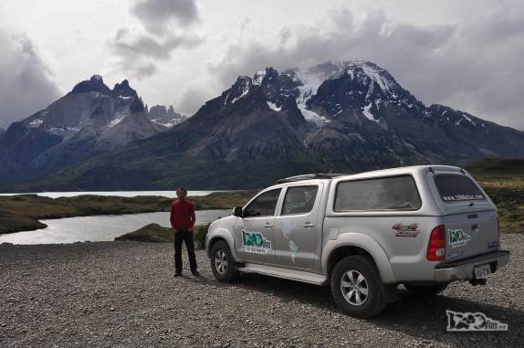 Parada em mirante ao lado da estrada no parque Nacional Torres del Paine, no sul do Chile
